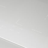 Panneau de commande minimaliste de la table de cuisson à induction avec augmentation de puissance, minuterie et zone plus de pont. Design épuré et élégant.