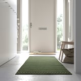 Tapis rayé vert dans l’entrée, rectangulaire, en polypropylène, durable, s’adapte parfaitement.