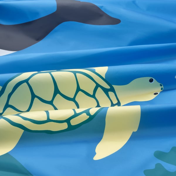 Tente de lit de tortue de mer vibrante, en parfait état, flottant en douceur.