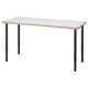 Table rectangulaire LAGKAPTEN, bois blanc et naturel, quatre pieds réglables noirs.