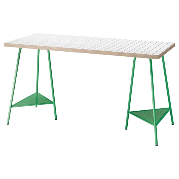 Les pieds de table blancs et les pieds à tréteaux verts de LAGKAPTEN se mélangent.