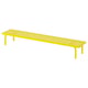 Étagère de bureau en métal jaune vif avec surface perforée, quatre pieds de soutien, forme rectangulaire.