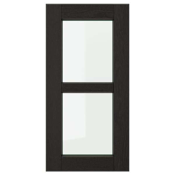 Il s’agit d’une porte de cuisine noire LERHYTTAN avec un cadre en bois, des bords biseautés et un panneau en verre trempé.