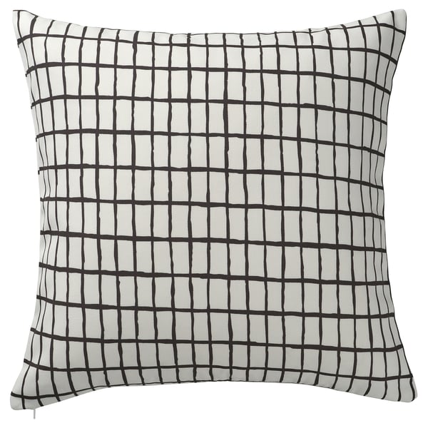 Coussin carré MÄSTERROT à carreaux noir et blanc par groupe de dix, fabriqué à partir de polyester recyclé dans une housse zippée.