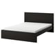 Lit MALM noir avec tête de lit haute, design minimaliste moderne, placage de bois massif, côtés de lit réglables.