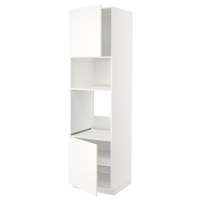 Un meuble de cuisine haut ikea METOD blanc avec des étagères réglables et des portes ouvertes.