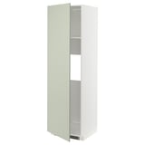 Cette image montre une grande armoire de cuisine METOD blanche avec une porte verte, dotée d’une étagère réglable à l’intérieur.