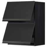 Une armoire de cuisine noire et moderne au design élégant et incliné de la série METOD. Il s’agit d’une porte noire mate sans poignée et d’un cadre robuste.
