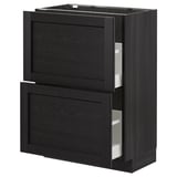 Armoire de cuisine METOD teintée noire avec bords biseautés, avec façades de tiroirs en bois et tiroirs à fermeture automatique.