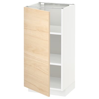 Un meuble de cuisine METOD blanc avec une porte en bois de frêne clair, au design simple et moderne.