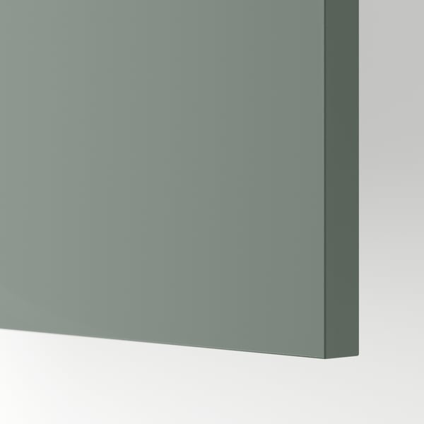 Détail moderne de l’armoire de cuisine sarcelle, finition lisse et bord élégant.