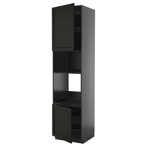 Une grande armoire de cuisine METOD gris foncé au design moderne, dotée d’étagères réglables et d’une porte élégante et biseautée.
