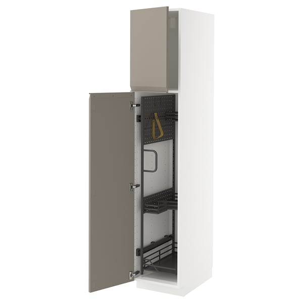 Armoire METOD blanche ouverte avec portes grises, intérieur en acier, panneau perforé et étagère coulissante.