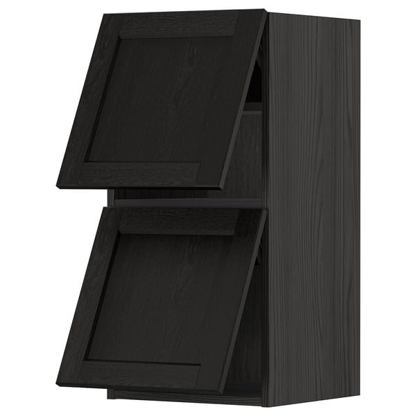 Armoire de cuisine METOD noire, rectangulaire, en bois avec bords biseautés et porte fermée.