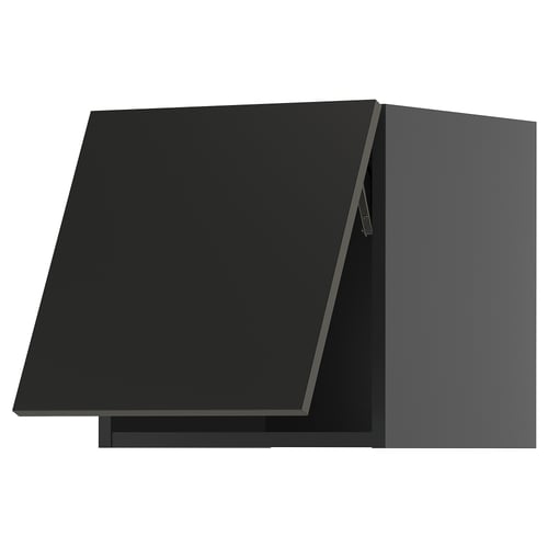 Une armoire de cuisine noire moderne du système METOD, présentant un design élégant et incliné avec une finition lisse et foncée.