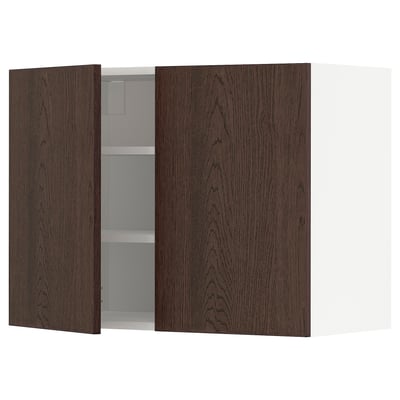 Armoire de cuisine brune, minimaliste, deux portes ouvertes.