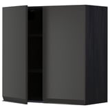 Armoire murale de cuisine noire avec une porte ouverte.