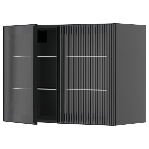 Armoire de cuisine noire moderne avec des portes en verre élégantes et des lignes verticales, avec un design minimaliste.