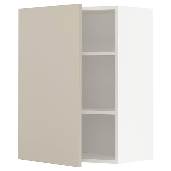 Armoire de cuisine METOD beige. 3 étagères, ouvertes sur le côté, fond blanc.