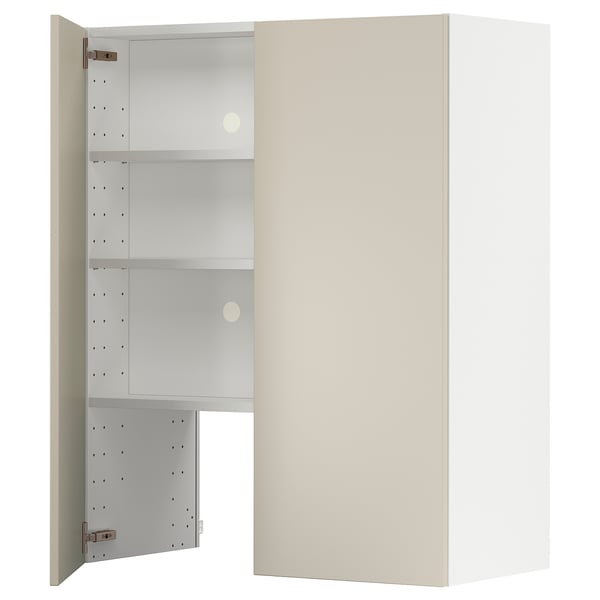 Un meuble de cuisine ikea METOD avec des portes havstorp beiges, doté d’un design lisse et épuré et d’étagères réglables.