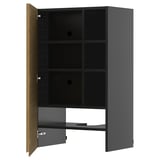 Armoire METOD moderne grise avec porte en chêne ouverte, affichant des étagères intérieures.