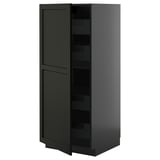 Armoire de cuisine noire avec bords biseautés, une porte, une étagère.