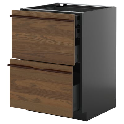 Armoire de cuisine brun foncé avec poignées en bois.