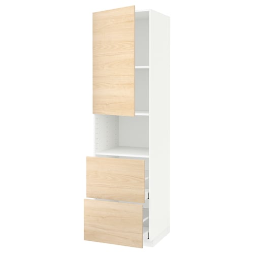 Une armoire de cuisine verticale blanche METOD avec des tiroirs et des portes en frêne clair, au design minimaliste et moderne.