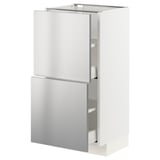 Un meuble de cuisine METOD blanc avec des portes en acier inoxydable. Il a deux sections et plusieurs tiroirs, doté d’un design industriel moderne.