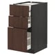 Armoire de cuisine ikea METOD brun foncé avec trois tiroirs en bois partiellement ouverts.