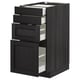 Une armoire de cuisine ikea METOD gris foncé avec plusieurs tiroirs. L’unité est un design moderne et traditionnel avec des bords biseautés sur les façades des tiroirs.