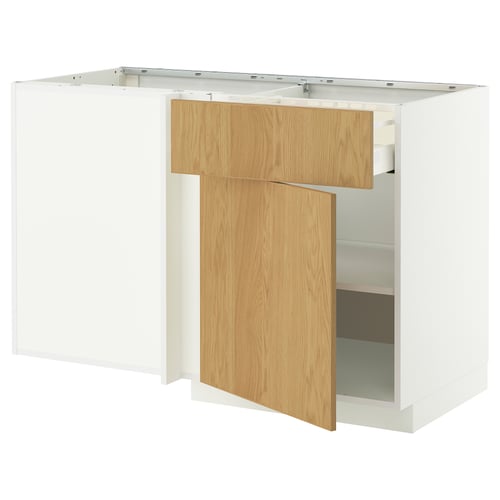 Un meuble de cuisine METOD en bois blanc et clair avec une porte ouverte, révélant une étagère réglable à l’intérieur.
