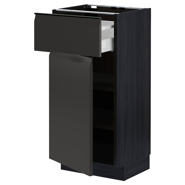 Armoire de cuisine noire moderne avec un tiroir et une porte ouverts, une finition mate élégante, un cadre en panneaux de particules robuste.