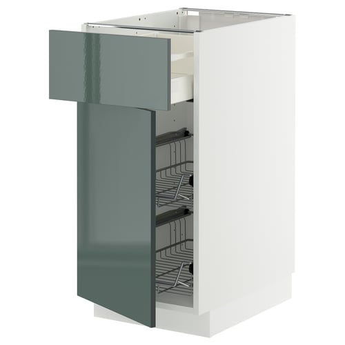 Armoire de cuisine moderne avec tiroir brillant gris-vert, paniers en fil métallique et design élégant.