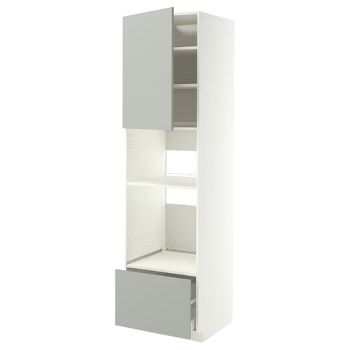 Un meuble de cuisine moderne METOD gris clair avec porte et tiroir ouverts, avec un design élégant avec plusieurs étagères.
