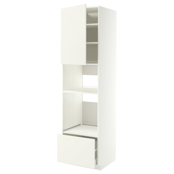 Armoire de cuisine IKEA METOD blanche avec porte ouverte et étagères.