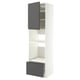 Armoire de cuisine moderne, blanche et grise, avec des poignées élégantes gris foncé. Haut, rectangulaire avec des étagères réglables et un tiroir escamotable.