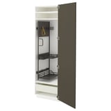Armoire de cuisine ouverte montrant des étagères et de la quincaillerie organisées.