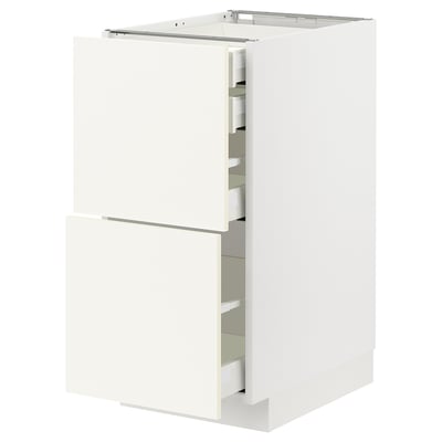 Armoire de cuisine METOD, blanche, avec trois tiroirs, design moderne et minimaliste.