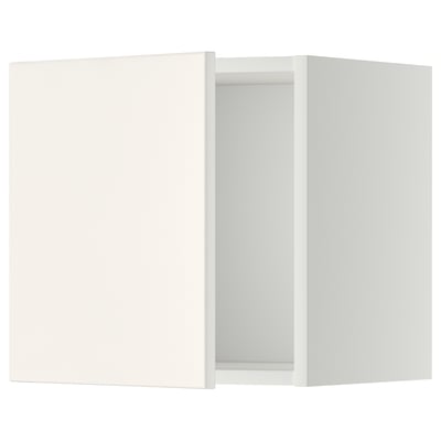 Une armoire de cuisine ikea METOD en blanc, au design lisse et rectangulaire avec une seule porte.