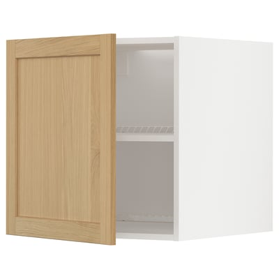 Armoire ouverte en bois, chêne clair, forme rectangulaire, design moderne. Étagère réglable visible à l’intérieur.