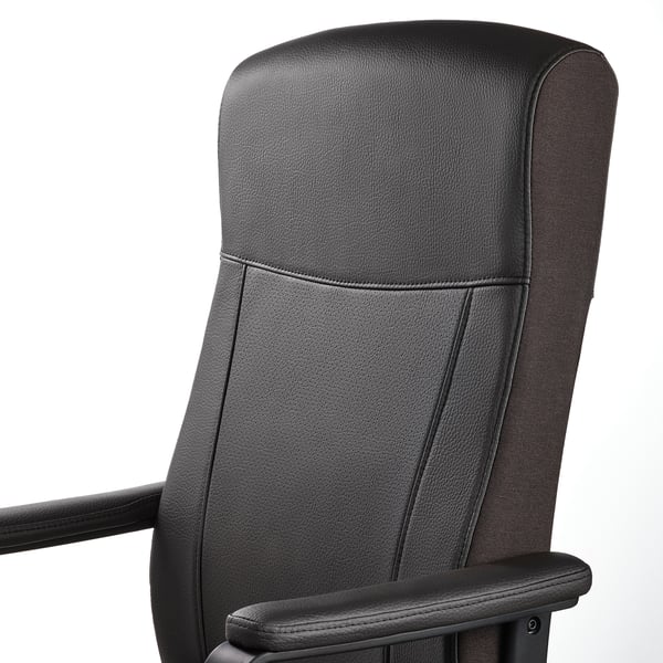 Chaise de bureau ergonomique avec accoudoirs rembourrés et support dorsal. Tissu de qualité, hauteur et tension d’inclinaison réglables.