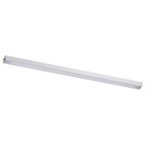 Une barre lumineuse MITTLED, argentée, avec une maison de lampe en aluminium anodisé, parfaite pour une utilisation en cuisine.