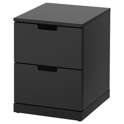 Présente une commode NORDLI noire au design moderne, avec deux tiroirs.