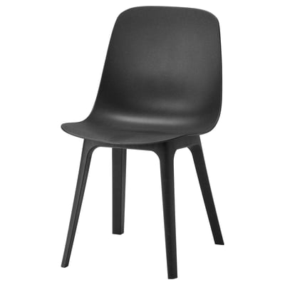 Chaise ODGER, noire, coque en plastique moulé avec fibres de bois, 4 pieds évasés, design moderne et simple.