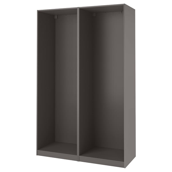 Un cadre d’armoire PAX en gris. Il est rectangulaire avec une façade ouverte, sans portes. Fabriqué en panneaux de fibres et de particules.