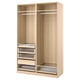 Armoire PAX en bois clair avec tiroirs en verre et étagères pour vêtements et accessoires.
