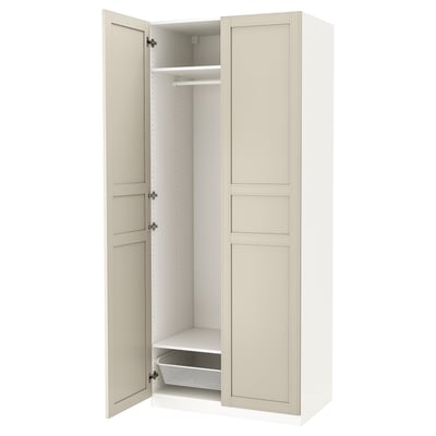 Armoire PAX blanche avec portes beiges, étagères réglables et charnières à fermeture douce.