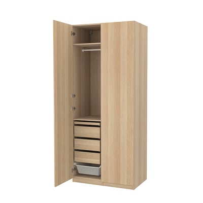 Armoire PAX ouverte en bois avec tiroirs et tringle à vêtements.