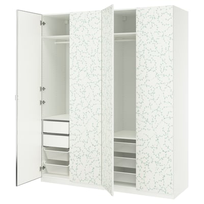 Armoire PAX blanche avec motif floral, portes en miroir, étagères et tiroirs, avec paniers en filet.